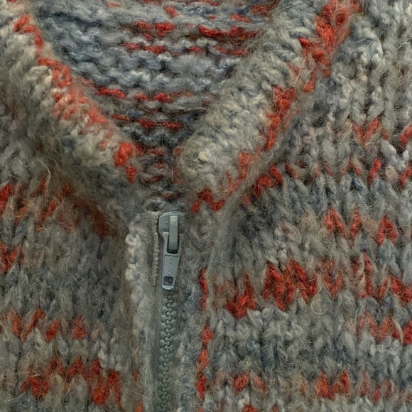 Hand knit zip up sweater cardigan with pockets - Picture 2 of 7
